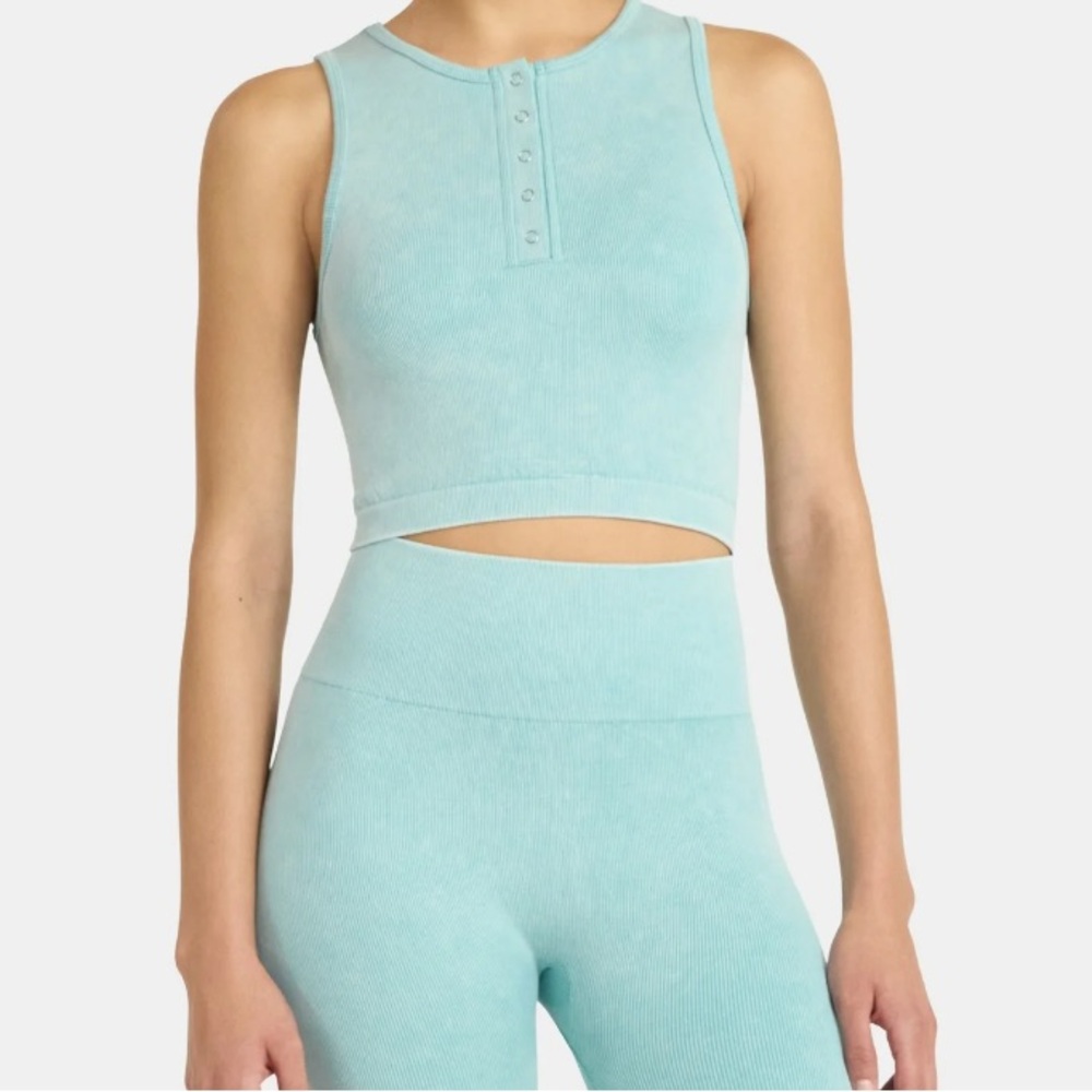 No Boundaries Seamless Cropped Henley Tank and Bike Shorts Set, 2-Piece - Picture 5 of 5